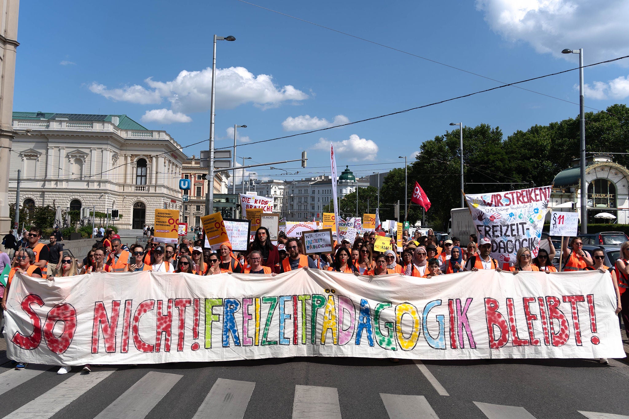 Streikdemo für den Erhalt der Freizeitpädagogik