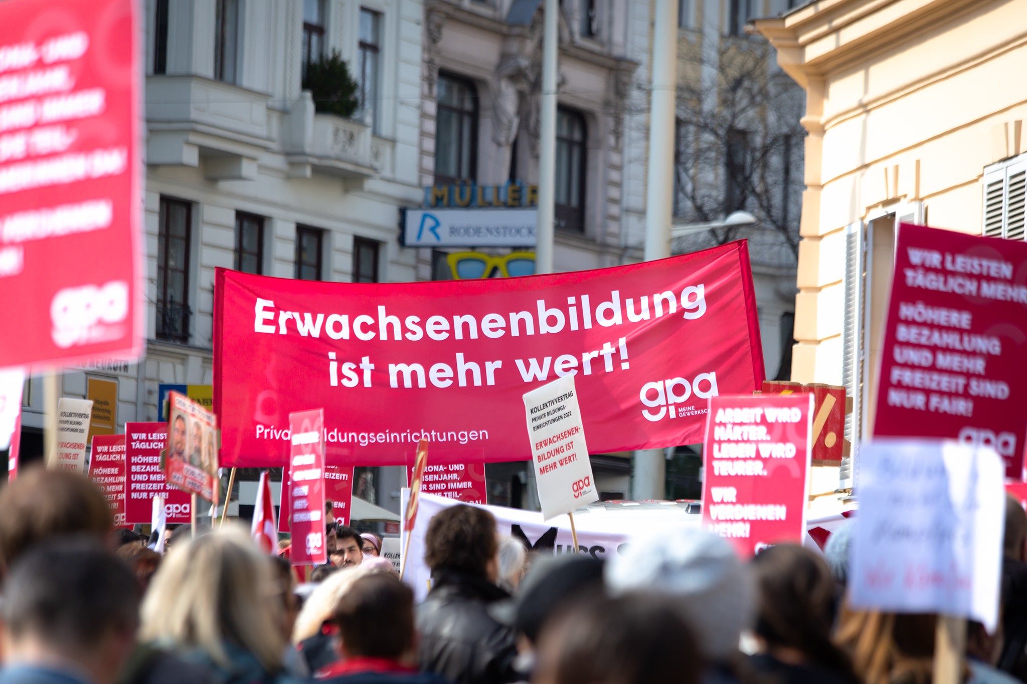 Erwachsenenbildung ist mehr wert!