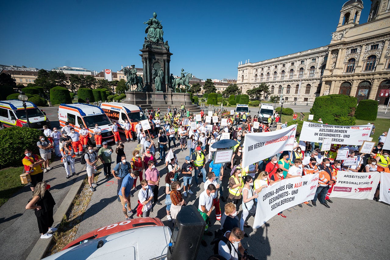 Am 16.6. sind wir gemeinsam mit den Beschäftigten aus dem Gesundheits- und Sozialbereich, der Gewerkschaft vida und der Gewerkschaft Younion vom Stephansplatz zum Josefsplatz gezogen und haben ein lautstarkes Zeichen gesetzt.