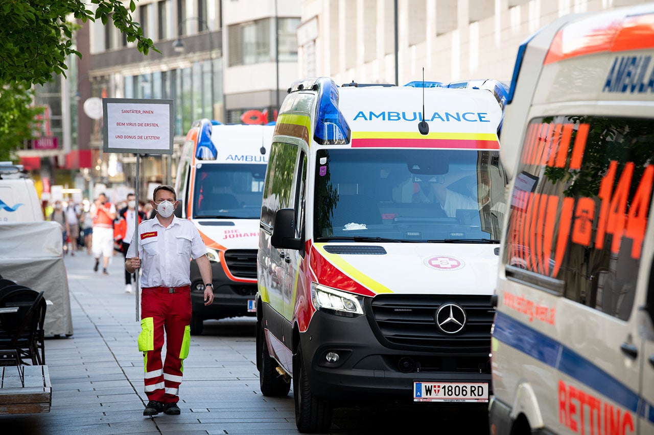 Am 16.6. sind wir gemeinsam mit den Beschäftigten aus dem Gesundheits- und Sozialbereich, der Gewerkschaft vida und der Gewerkschaft Younion vom Stephansplatz zum Josefsplatz gezogen und haben ein lautstarkes Zeichen gesetzt.