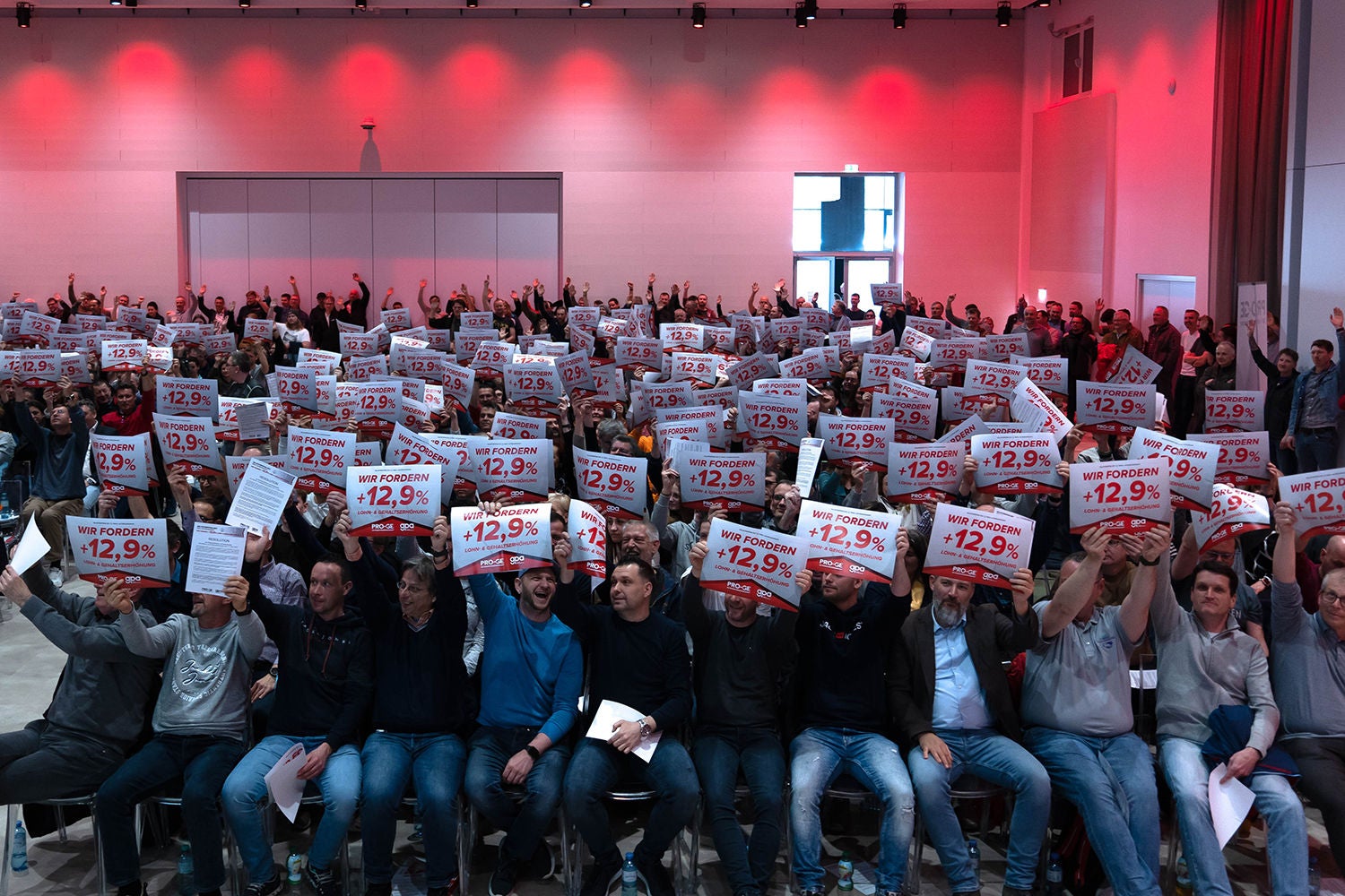 Über 500 Betriebsrätinnen und Betriebsräte erhöhen Druck vor entscheidender Verhandlungsrunde