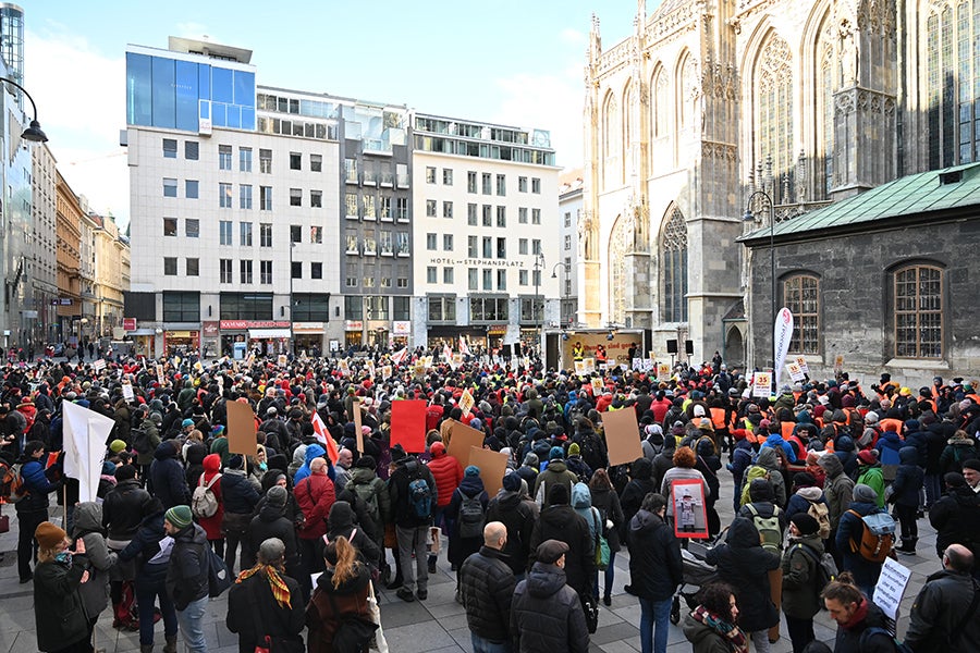 Mehr als 800 Beschäftigten des Sozialbereiches demonstrierten am 5. Februar am Wiener Stephansplatz