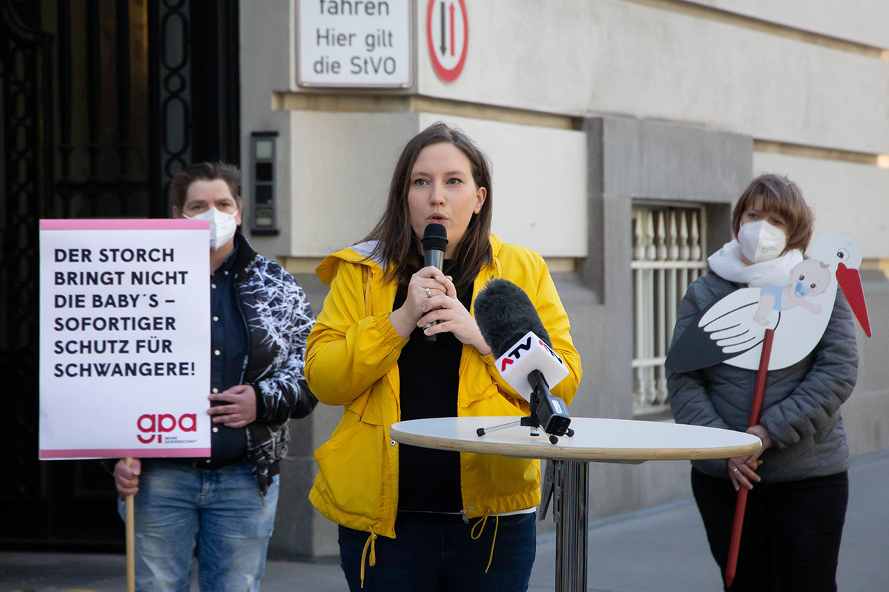 Schwangere Beschäftigte mit Kundenkontakt endlich freistellen!